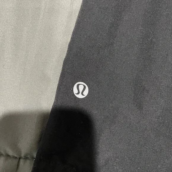 Lululemon Men’s shorts - Picture 3 of 4